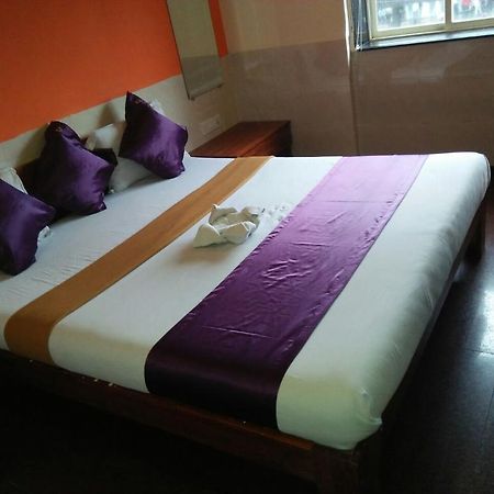 Hotel Q Deck Bombaim Exterior foto