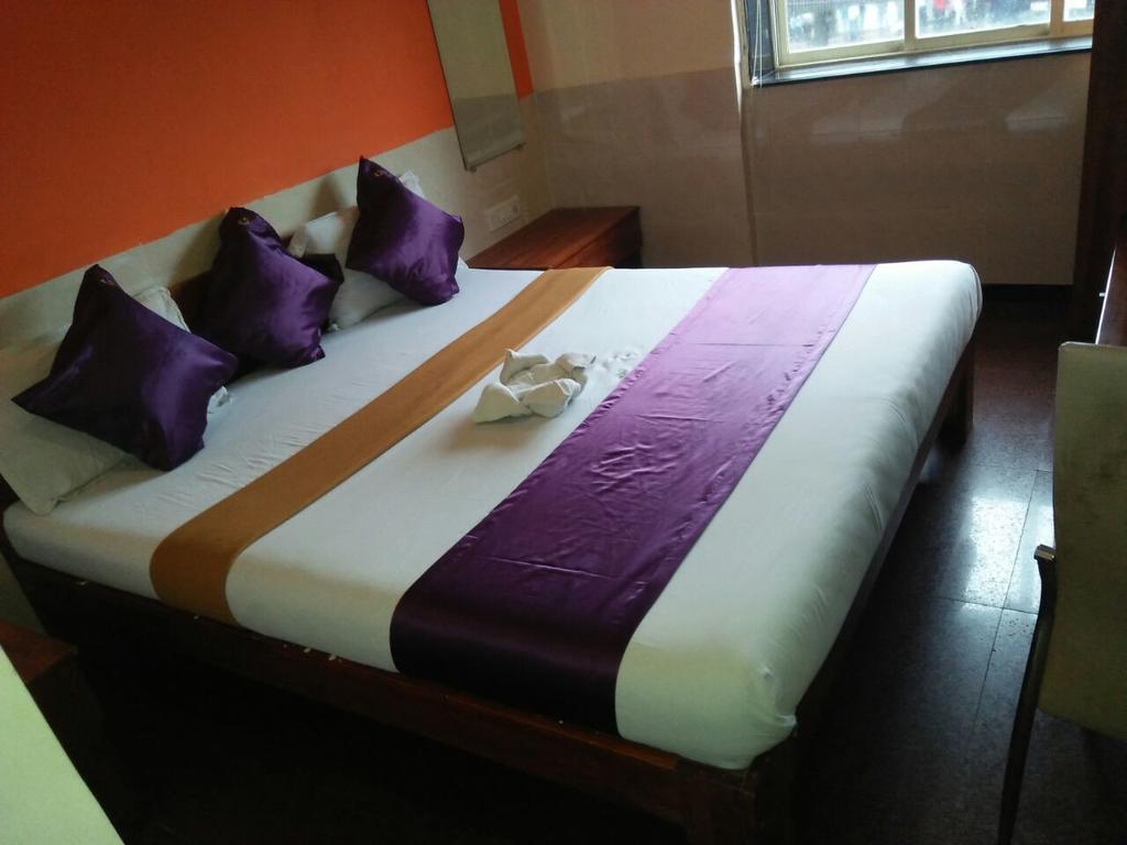 Hotel Q Deck Bombaim Exterior foto