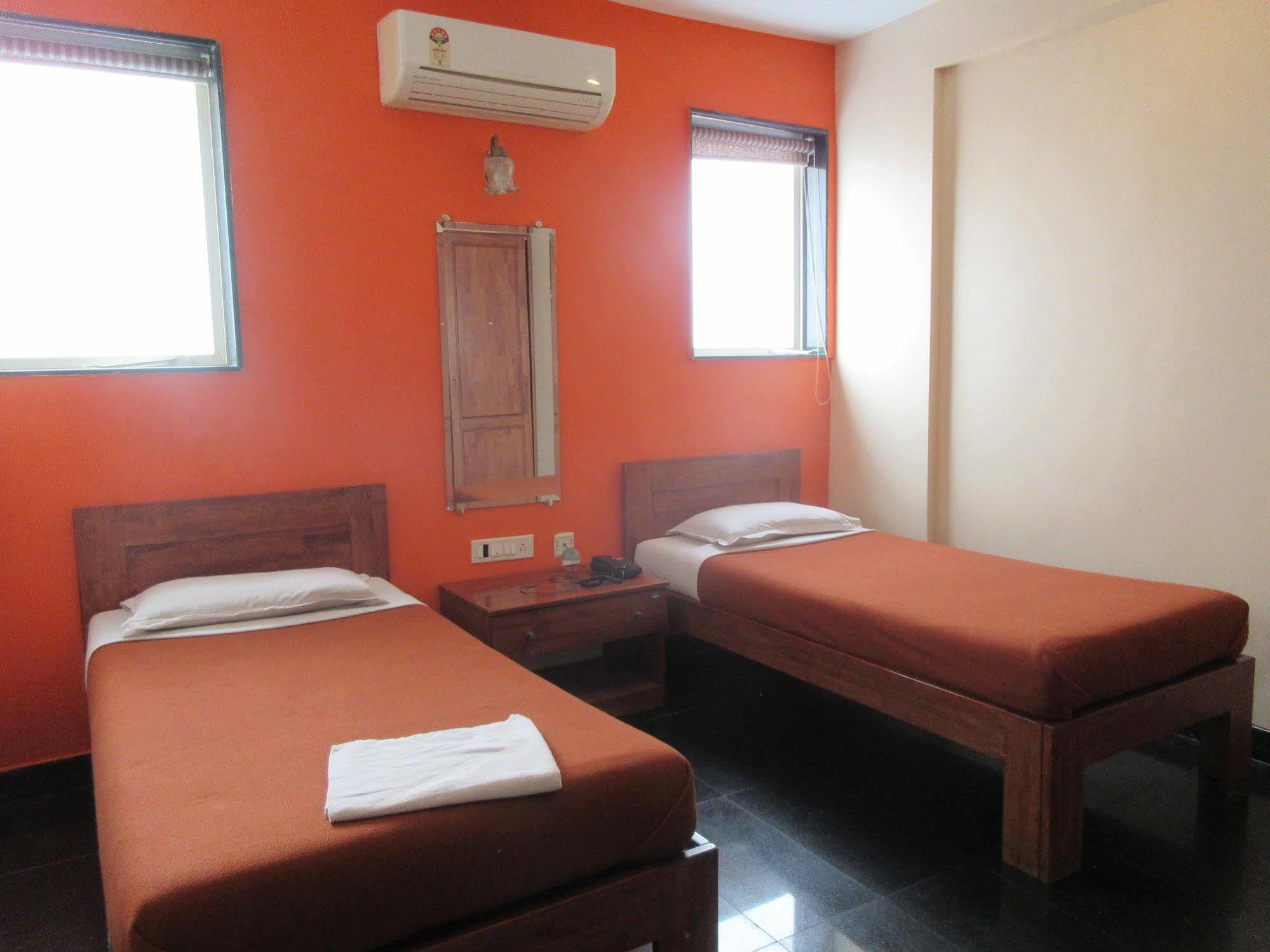 Hotel Q Deck Bombaim Exterior foto