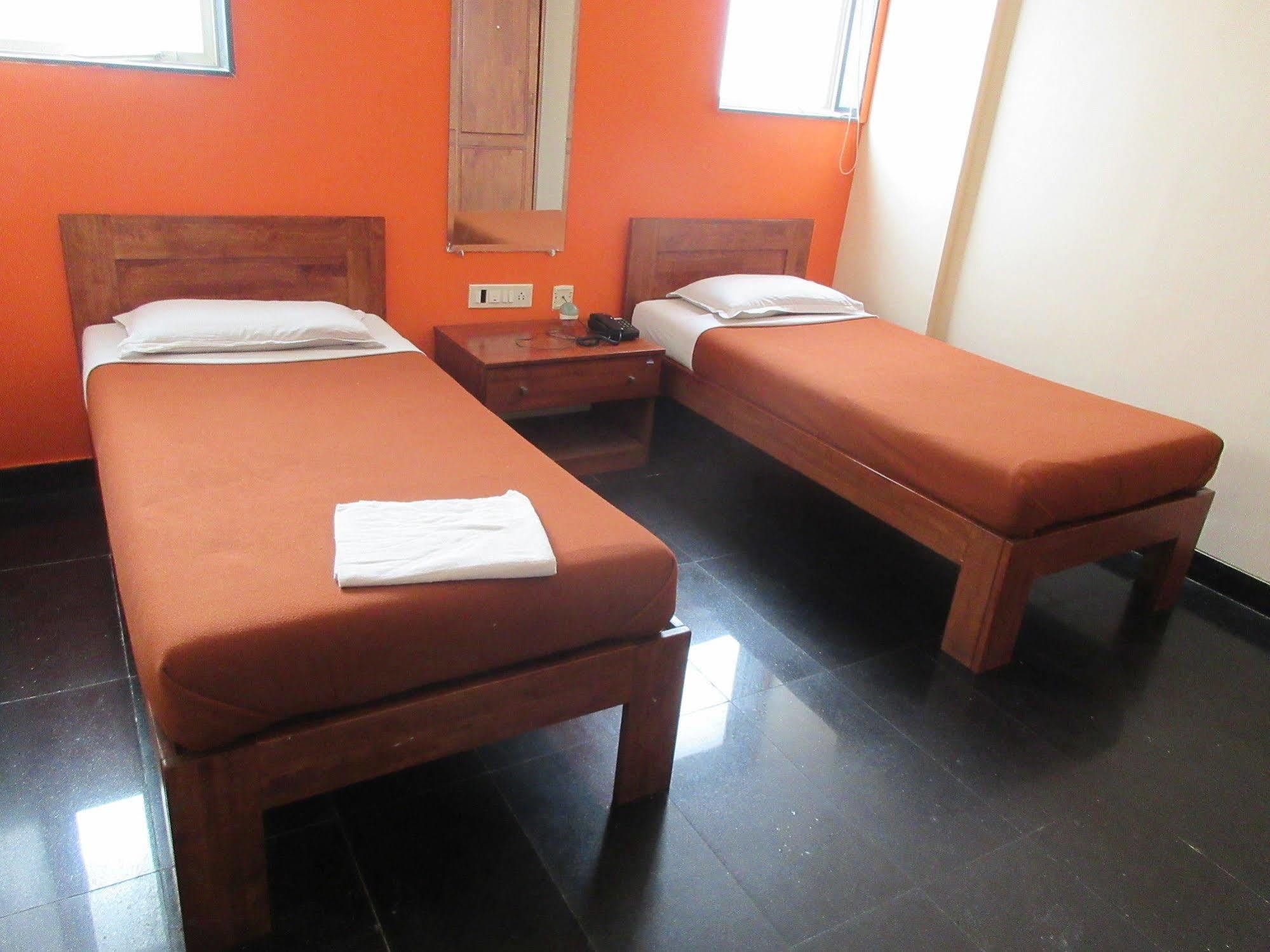 Hotel Q Deck Bombaim Exterior foto