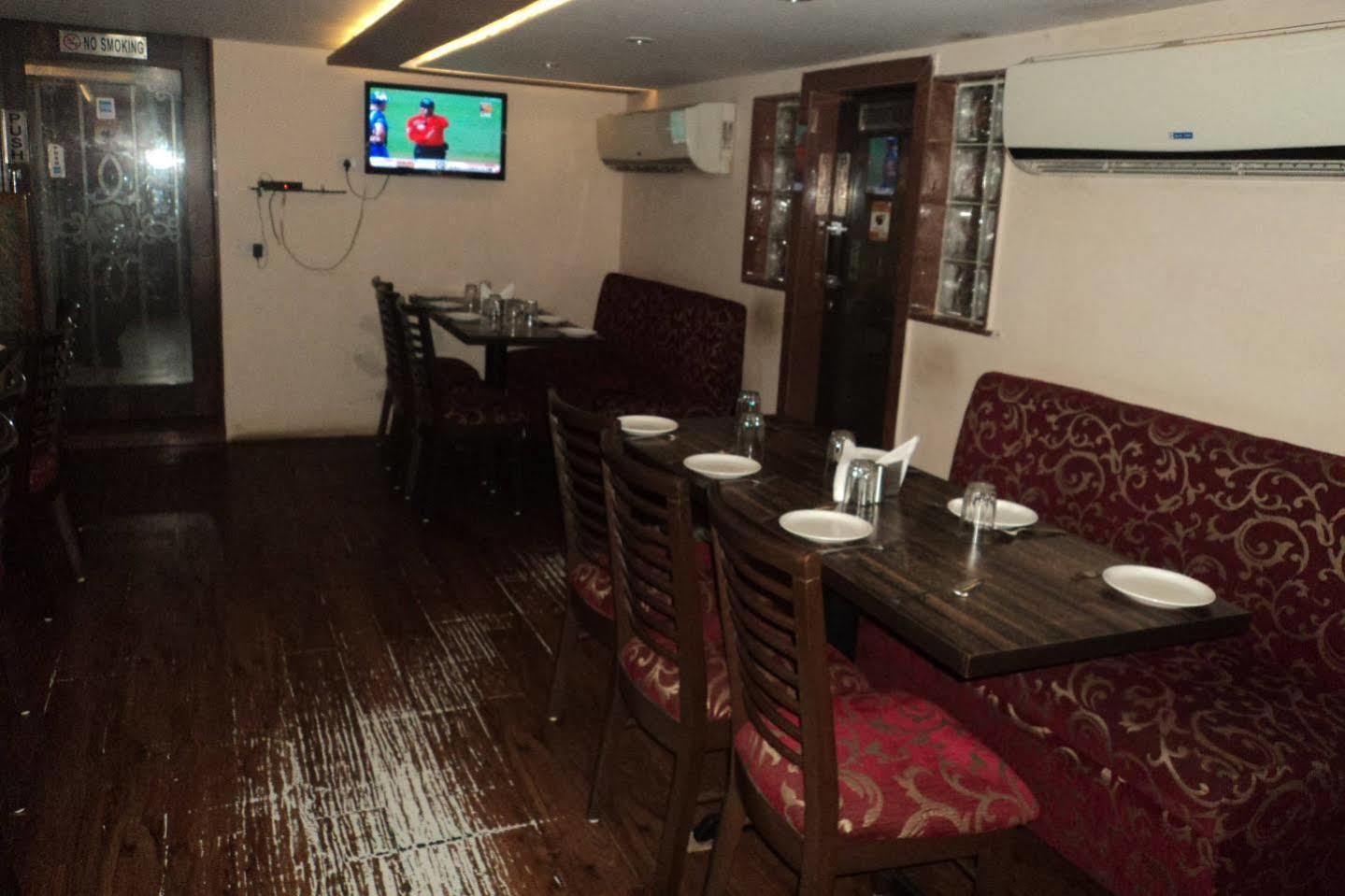 Hotel Q Deck Bombaim Exterior foto