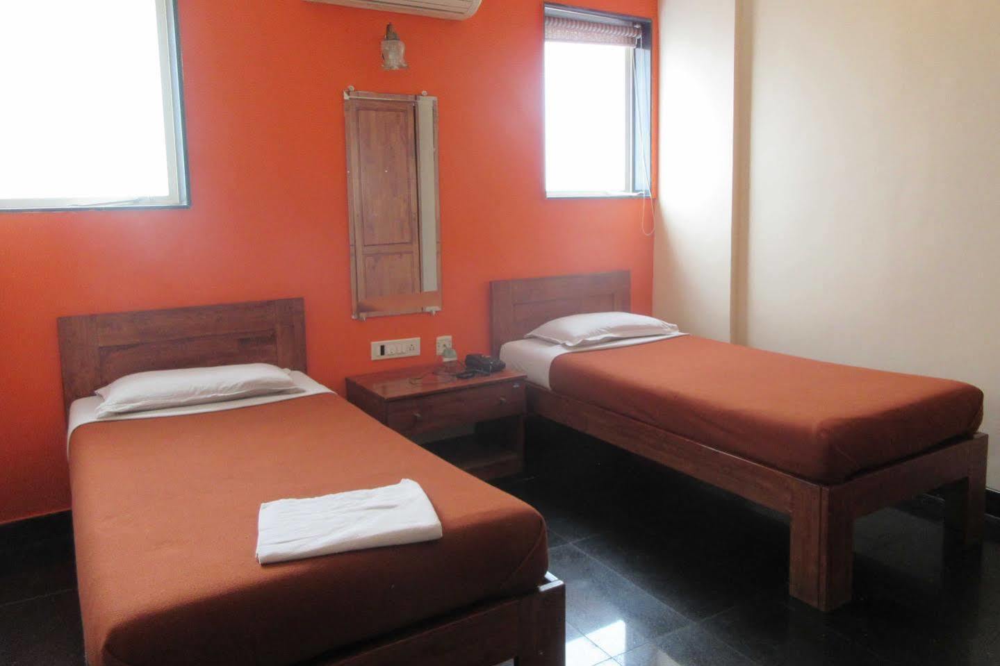Hotel Q Deck Bombaim Exterior foto