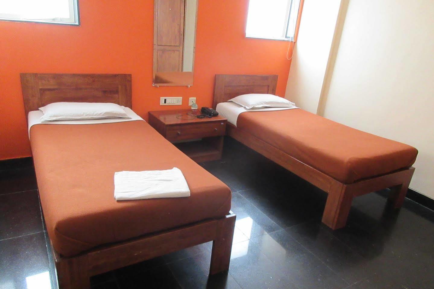 Hotel Q Deck Bombaim Exterior foto